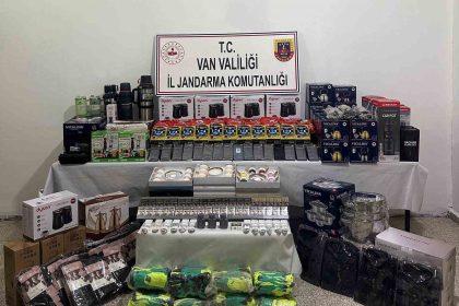 vanda-1-milyon-lira-degerinde-kacak-malzeme-ele-gecirildi