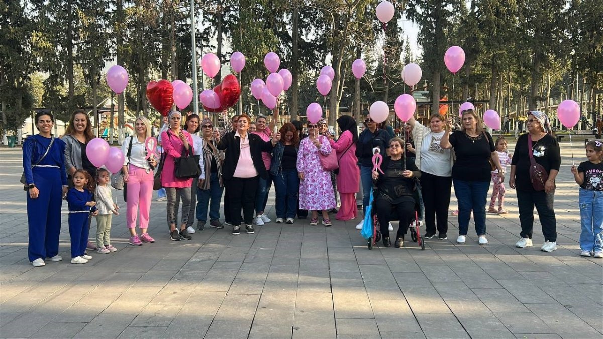 yillar-suren-mucadeleyle-meme-kanserini-yenen-kadin-ve-destekcileri-gokyuzune-pembe-balon-birakti