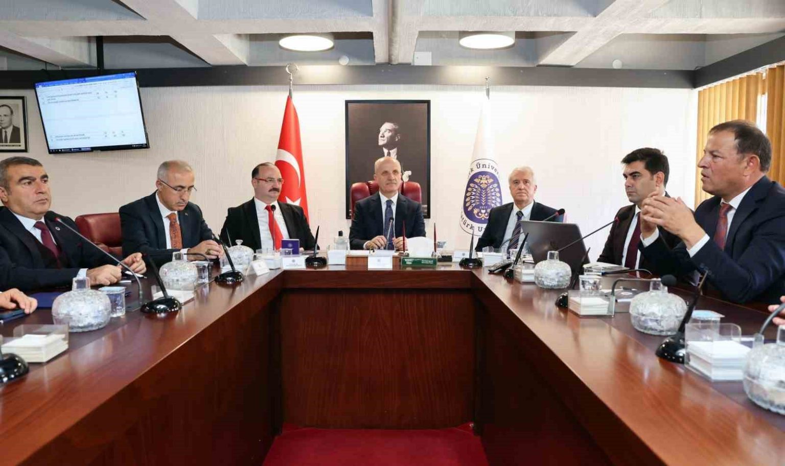 yok-baskani-prof-dr-erol-ozvar-ataturk-universitesi-senato-toplantisina-katildi