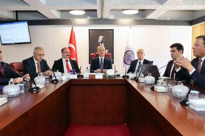yok-baskani-prof-dr-erol-ozvar-ataturk-universitesi-senato-toplantisina-katildi