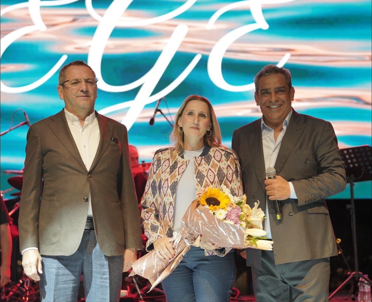 20-ayvalik-uluslararasi-zeytin-hasat-ve-turizm-festivalinde-ege-ruzgari-esti