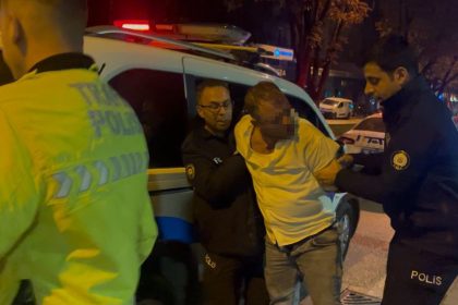 alkollu-surucu-patlak-lastikle-kacti-polisi-pesinde-pervane-etti-lahmacunu-80-liraya-satiyorum