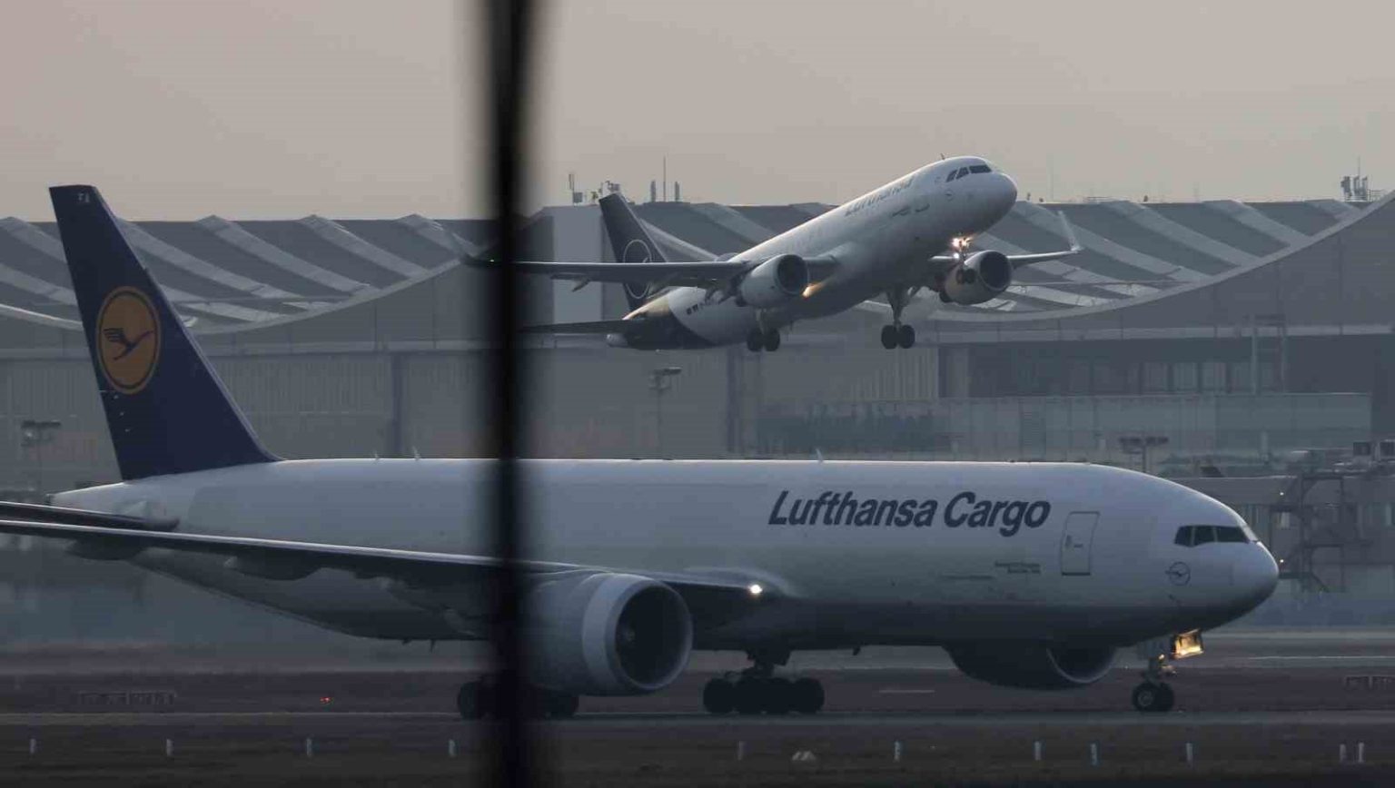 almanyada-artan-maliyetler-hava-yollarini-vurdu-lufthansa-haftada-100-ic-hat-ucusunu-iptale-hazirlaniyor