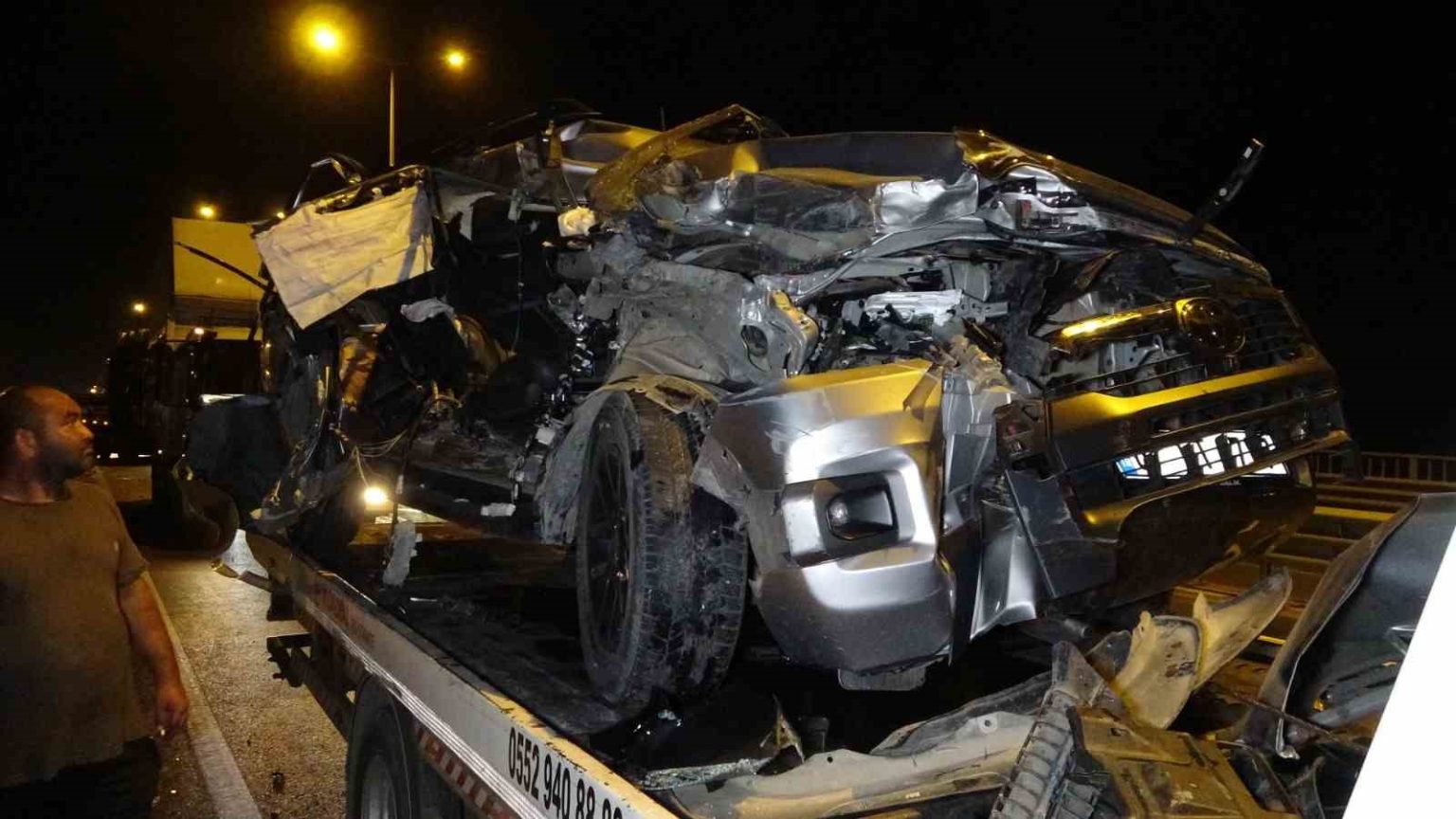 antalyada-kamyonla-carpisan-pikap-hurdaya-dondu-1-yarali