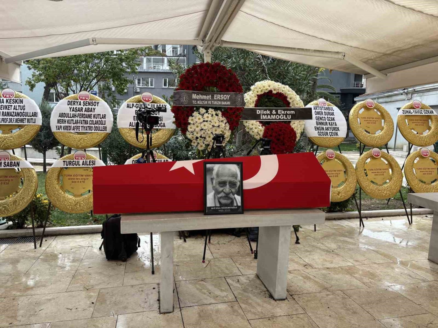 arif-erkin-guzelbeyoglu-son-yolculuguna-ugurlandi