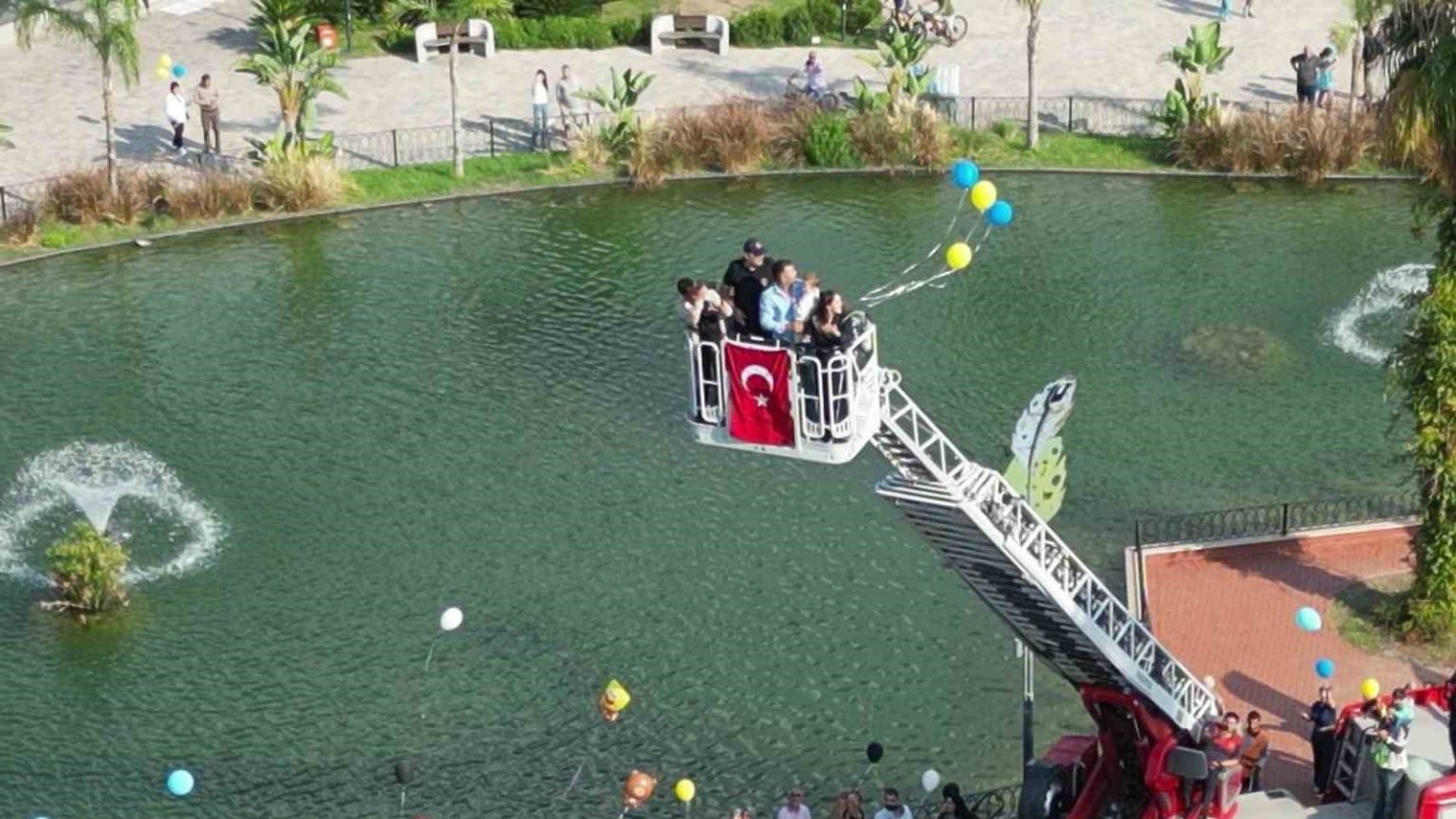 babasi-kimsemiz-yok-demisti-kanseri-yenen-tamer-talha-icin-balonlar-gokyuzune-birakildi