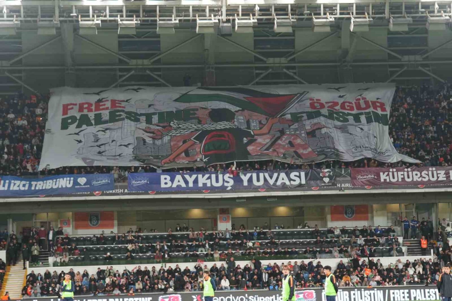 basaksehir-taraftarindan-filistine-destek