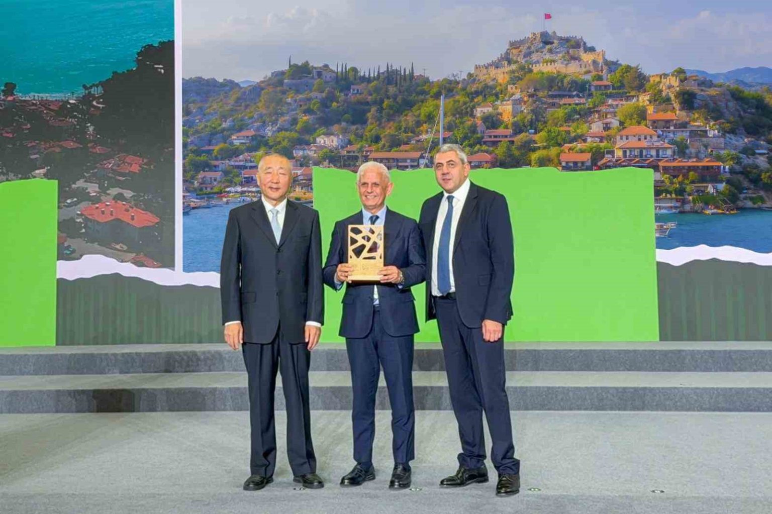 bmden-antalyanin-tatil-koyu-kaleucagiza-en-iyi-turizm-koyleri-2025-odulu