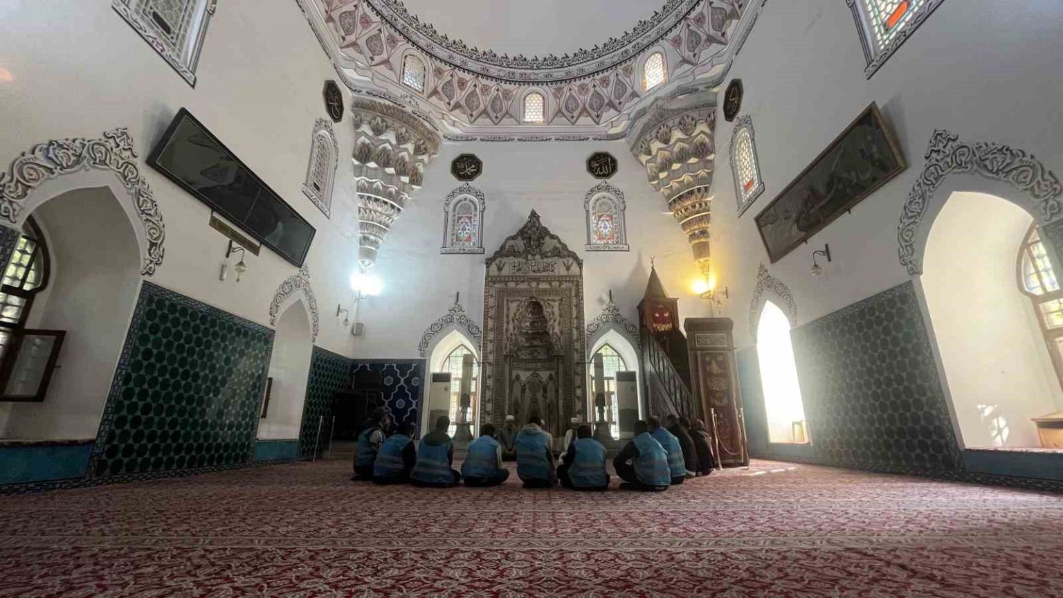 denetimli-serbestlik-yukumluleri-muradiye-kulliyesinde