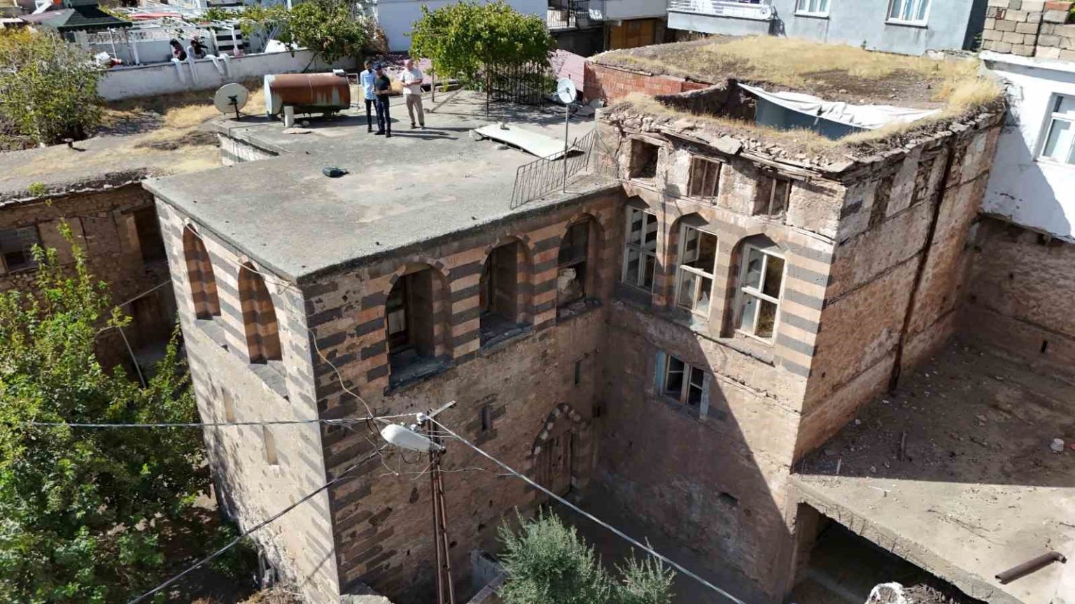 diyarbakirda-zindanindan-su-kuyusuna-kadar-olan-15-yuzyildan-kalma-beyler-konagi-asirlardir-varligini-koruyor