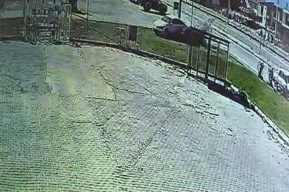 duvara-carpan-ehliyetsiz-surucunun-planini-guvenlik-kamerasi-bozdu