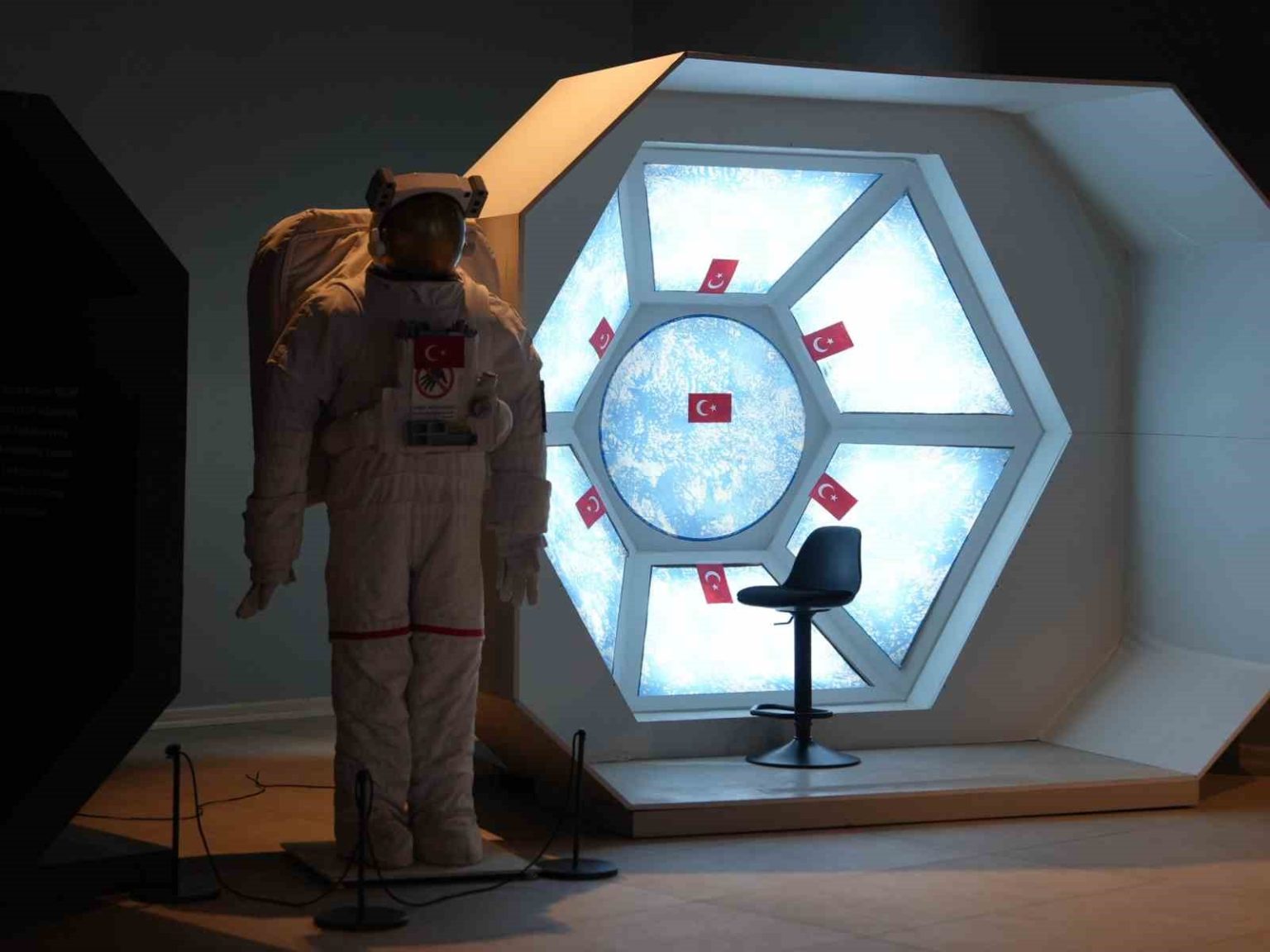 duzce-bilim-merkezinde-turkiyenin-uzay-yolculugu