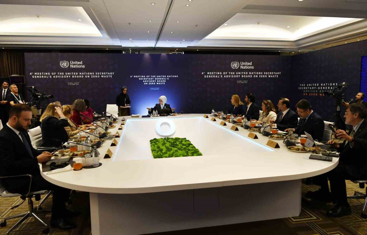 emine-erdogan-sifir-atik-hareketi-21-yuzyilin-en-buyuk-iyilik-hareketidir-bu-hareketin-oncusu-olmaktan-gurur-duyuyoruz