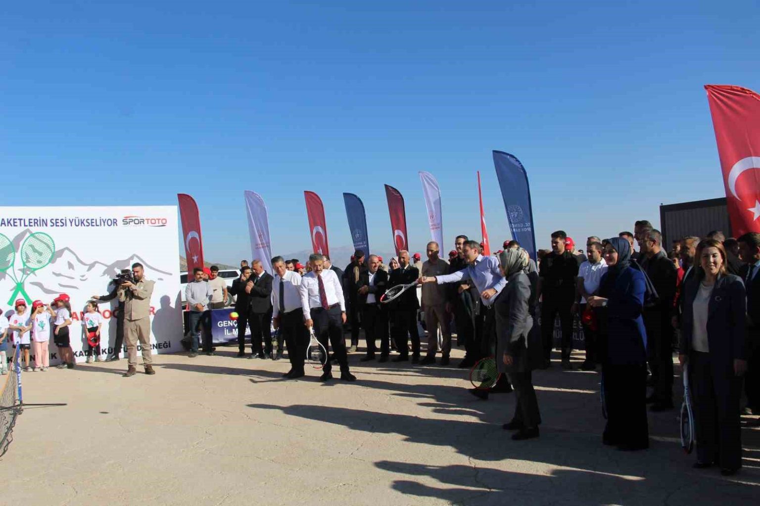 enerji-ve-tabii-kaynaklar-bakani-bayraktar-artik-bu-daglarda-roket-degil-raket-sesi-var