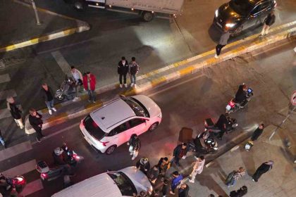 esenyurtta-yol-verme-tartismasi-kadin-motorcuyu-kaputunda-surukledi