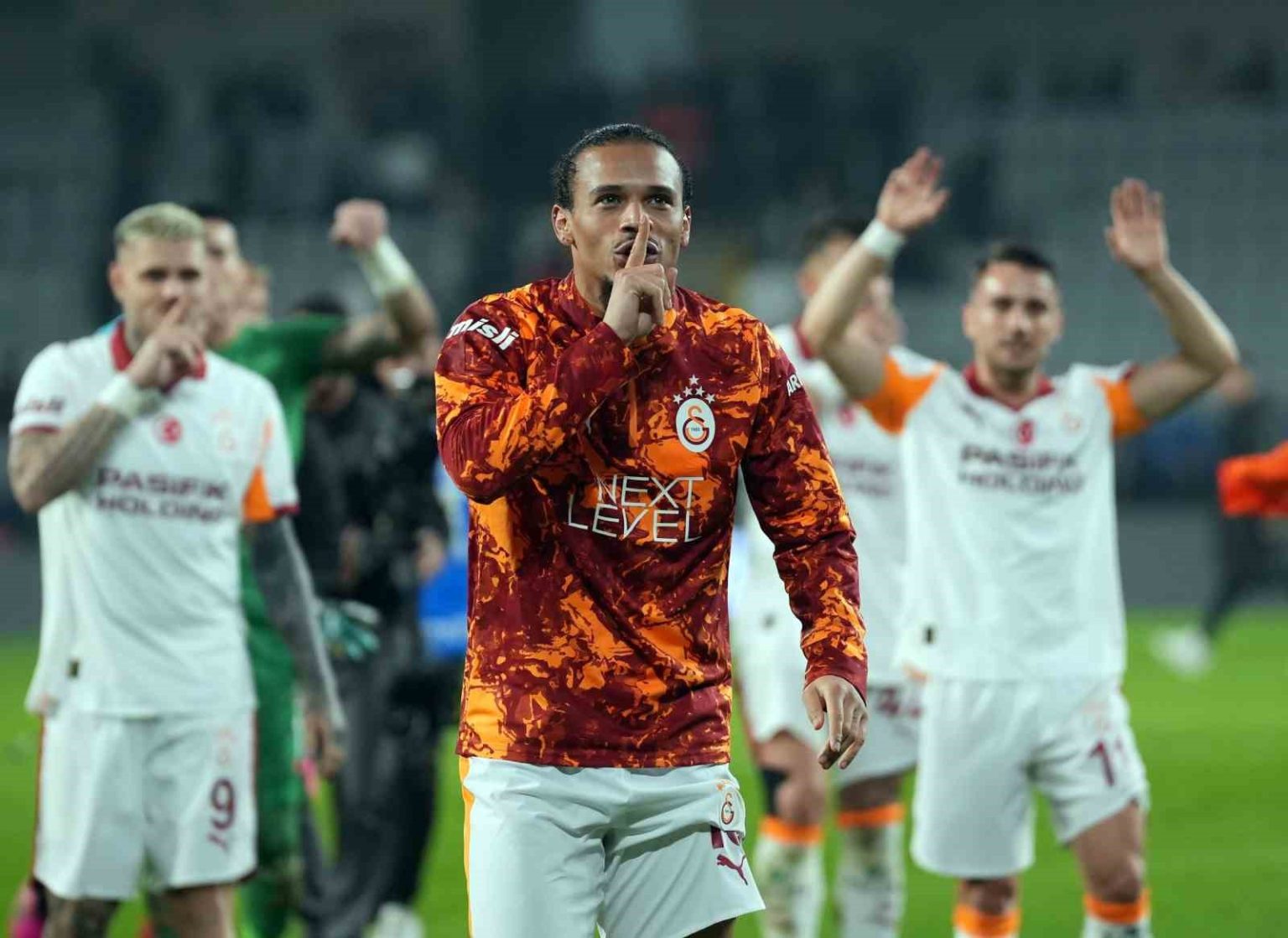 galatasarayda-mac-sonu-uclusu-leroy-saneden