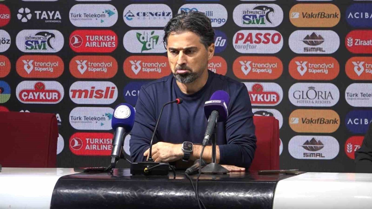 ilhan-palut-oyuncularim-mucadelelerinin-karsiligini-alamadiklari-icin-daha-cok-uzuluyorum