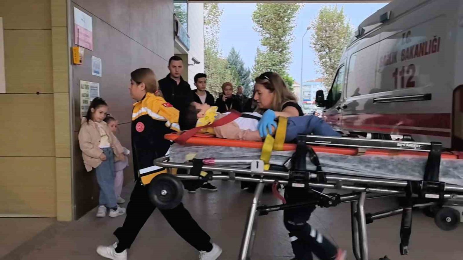 inegolde-3-kattan-dusen-5-yasindaki-cocuk-agir-yaralandi