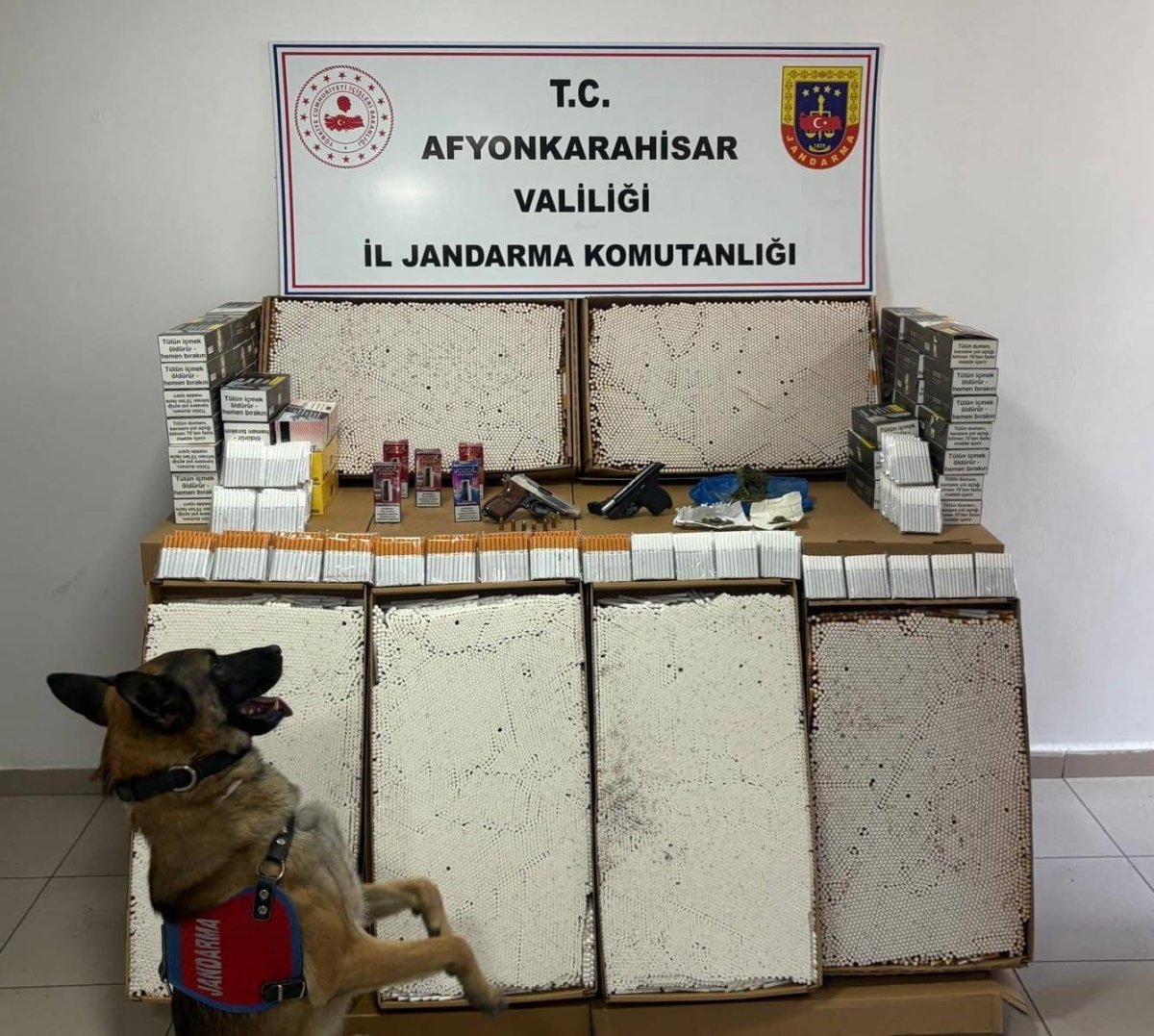 jandarmadan-uyusturucu-ve-kacak-makaron-operasyonu
