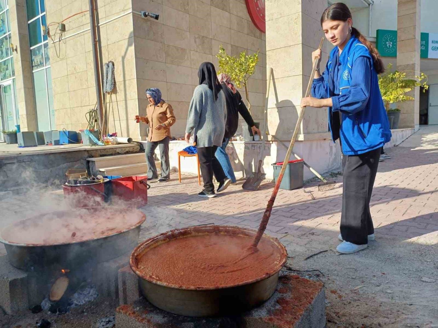 karapinarda-genclerden-anlamli-calisma