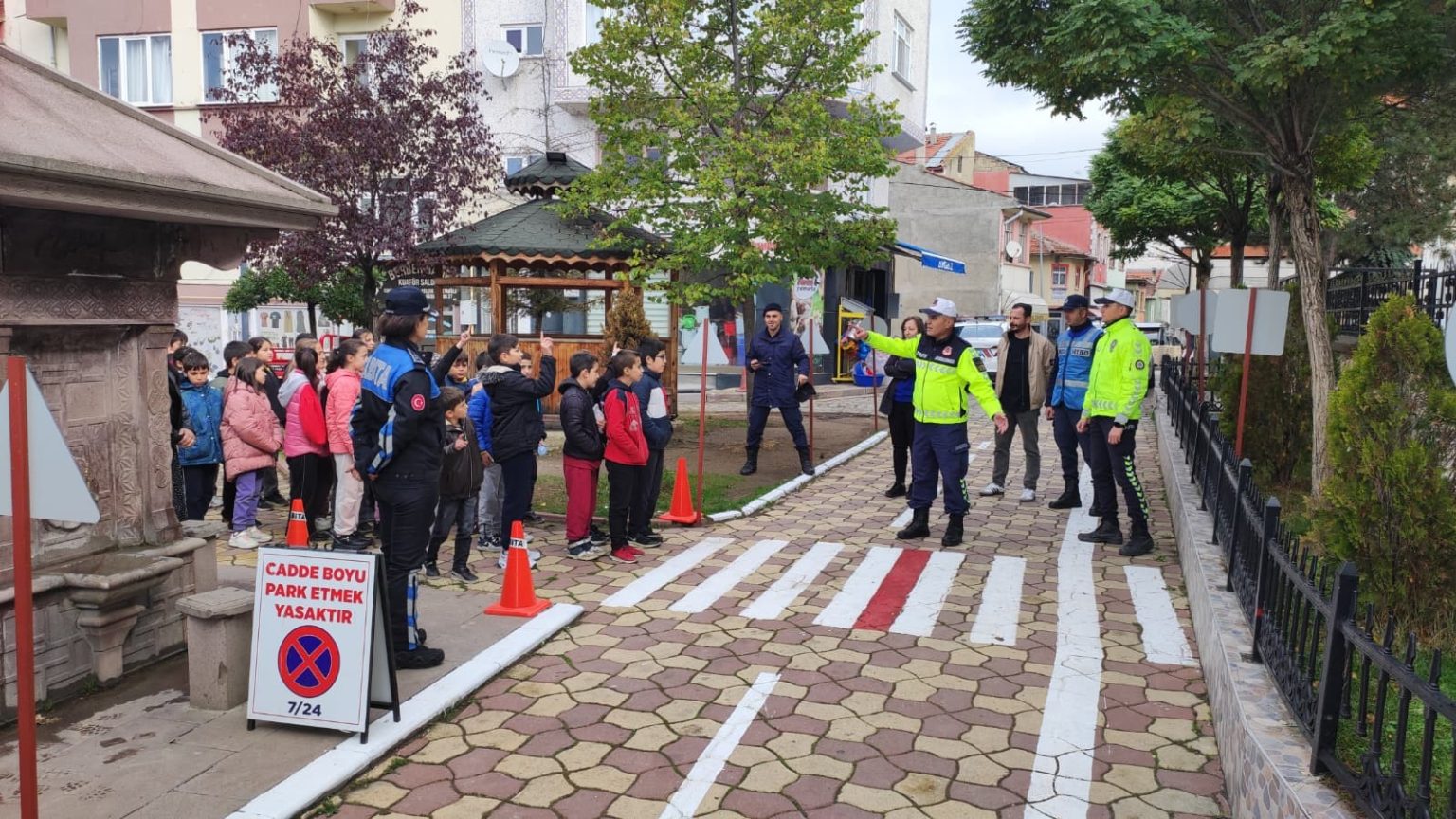 kastamonuda-ogrencilere-uygulamali-trafik-egitimi-veriliyor