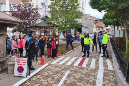 kastamonuda-ogrencilere-uygulamali-trafik-egitimi-veriliyor