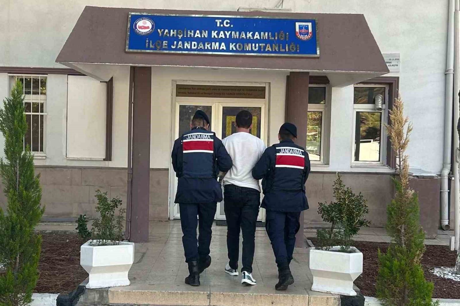 kirikkalede-16-adrese-es-zamanli-operasyon-3-firari-hukumlu-yakalandi