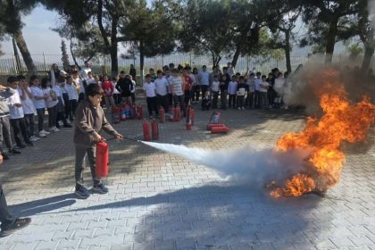 minik-itfaiyeciler-yangin-guvenligini-ogrendi