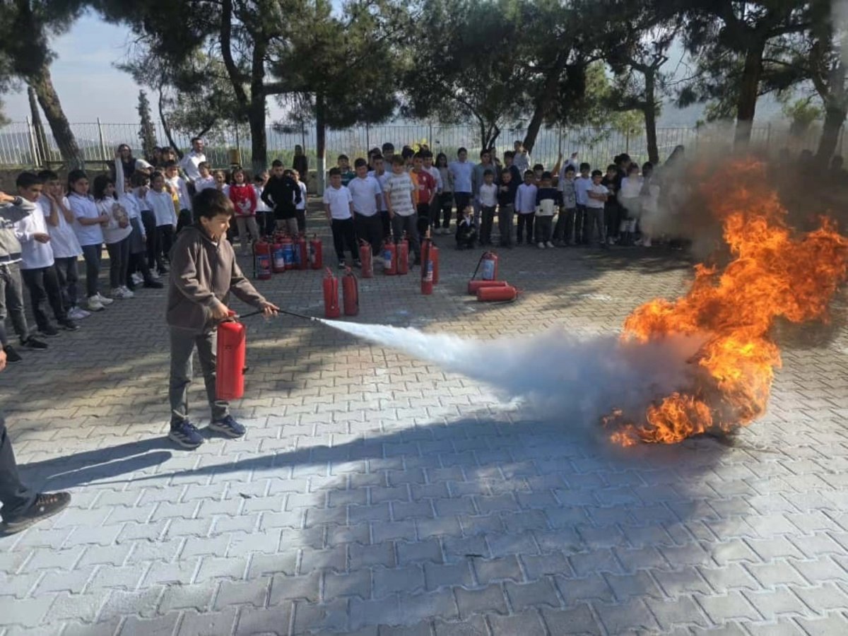 minik-itfaiyeciler-yangin-guvenligini-ogrendi