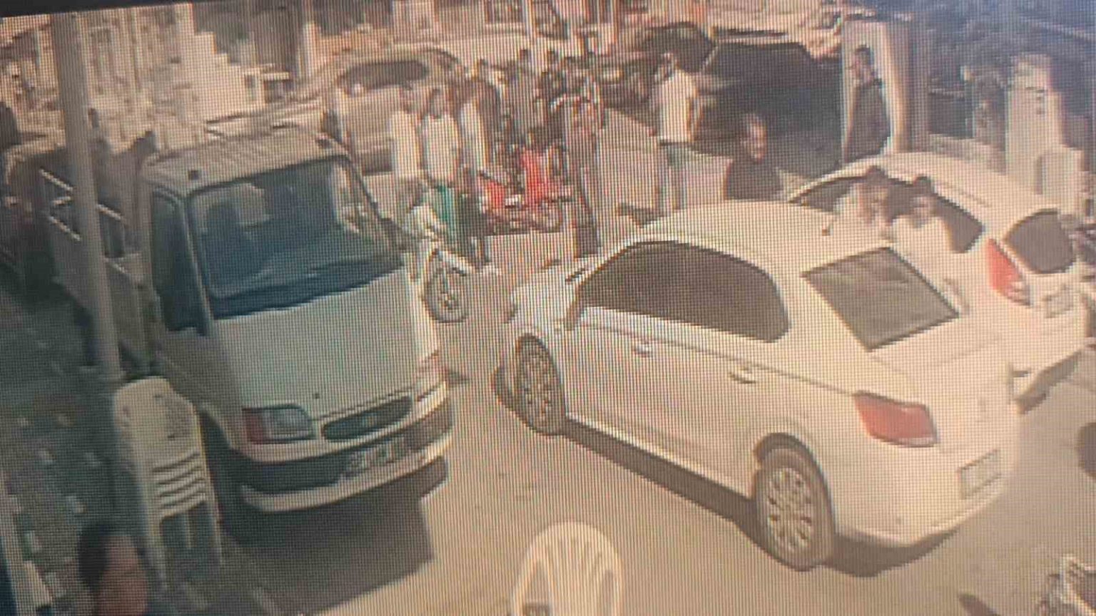 motosikletli-onune-cikan-motosiklete-carpmamak-isterken-yola-savruldu