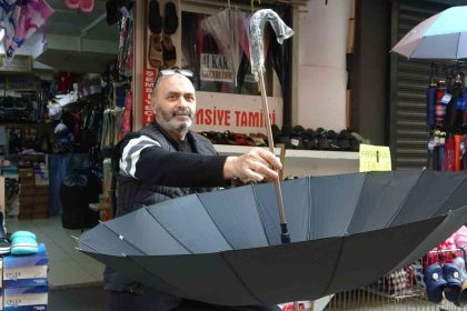 ne-tamir-ne-satis-kaldi-kocaelinin-son-semsiye-ustasi-ayakta-kalmaya-calisiyor