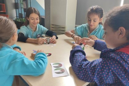 ogrencilerden-anlamli-rozet-tasarimi