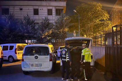 sancaktepede-yol-verme-kavgasinda-trafik-guvenligini-tehlikeye-dusuren-iki-surucu-yakalandi