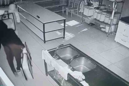 siirtte-dugun-salonundan-220-bin-liralik-muzik-ekipmani-hirsizligina-2-tutuklama