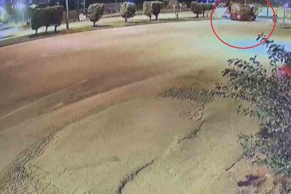 su-tankerine-carpan-kamyonetin-surucusunun-oldugu-kaza-ani-kamerada