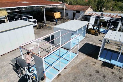 tavas-belediyesi-konteyner-ve-otobus-duraklarini-kendisi-uretiyor