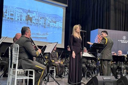 tsk-armoni-mizikasi-komutanligi-mardinde-konser-verdi