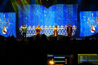 turk-dunyasi-renkleriyle-elazigda-parladi-hazar-siir-aksamlari-finali-begeni-topladi