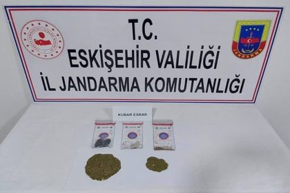 yol-kontrolunde-durdurulan-aracta-uyusturucu-madde-ele-gecirildi