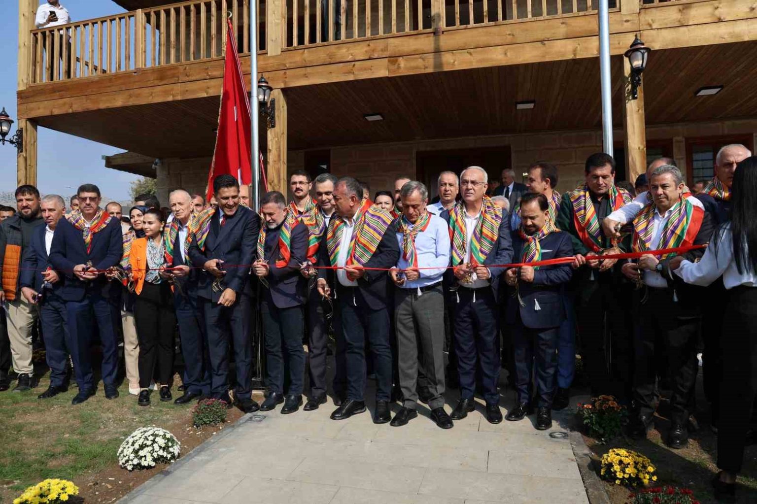 9-ismet-atli-karakucak-gures-festivali-dev-tesis-acilisiyla-basladi