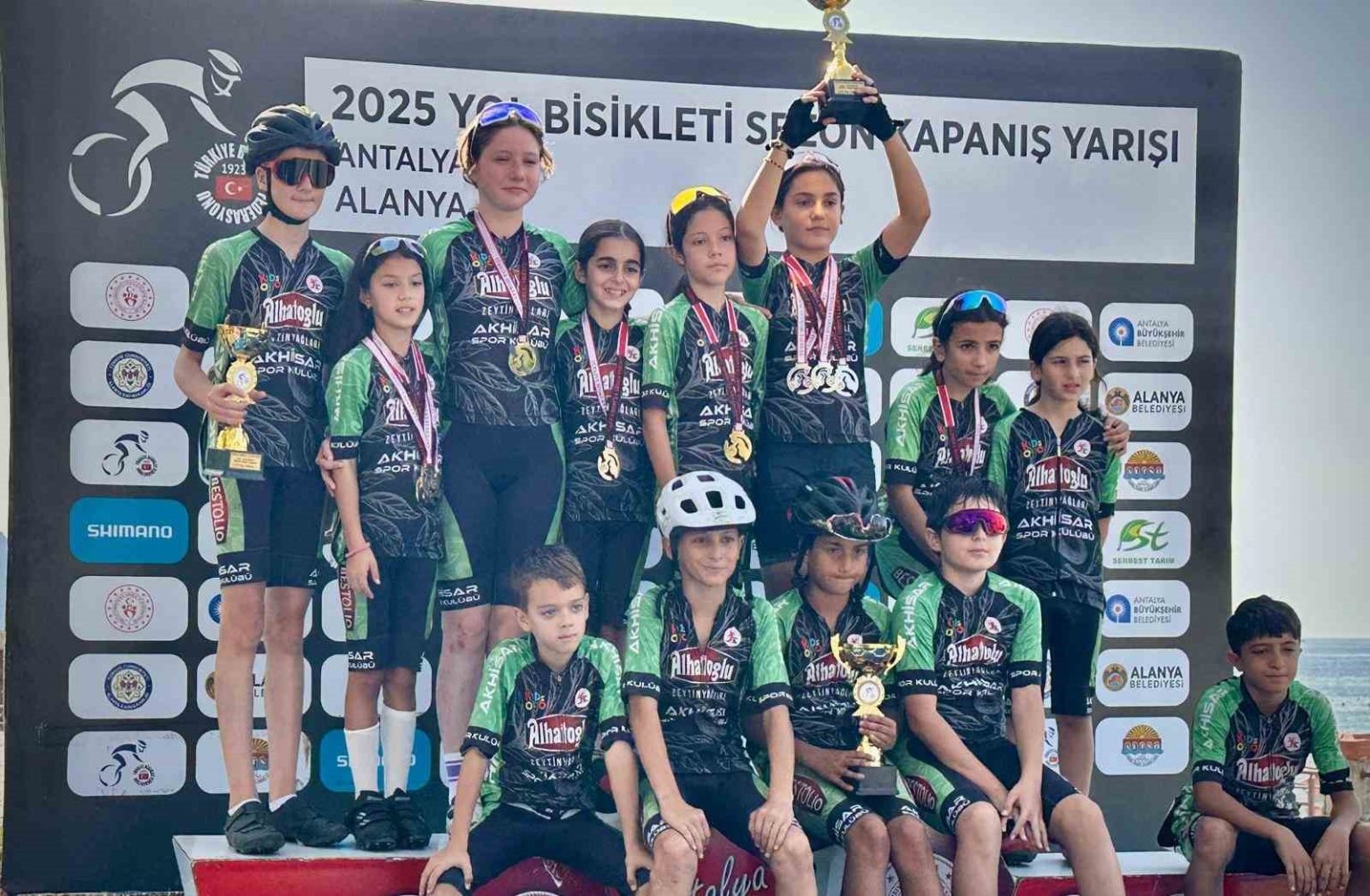 akhisarli-pedallar-alanyada-zirveye-tirmandi