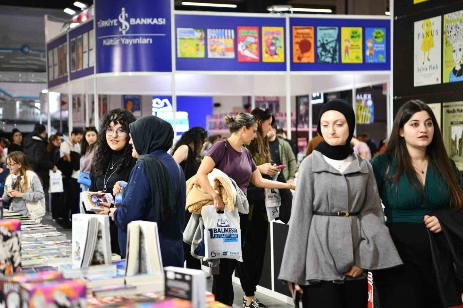 balikesir-kitap-fuarini-ilk-iki-gunde-35-bin-kisi-ziyaret-etti