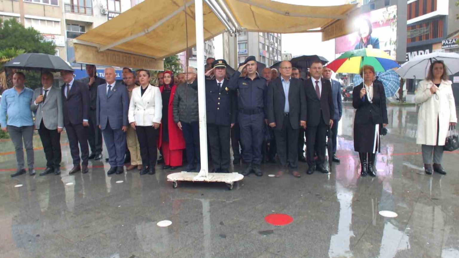 balikesirde-muhtarlar-gunu-yagmur-altinda-kutlandi