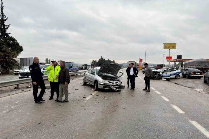 balikesirde-polis-araci-otomobille-carpisti-3-yarali