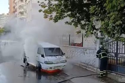 batmanda-park-halindeki-minibus-yandi