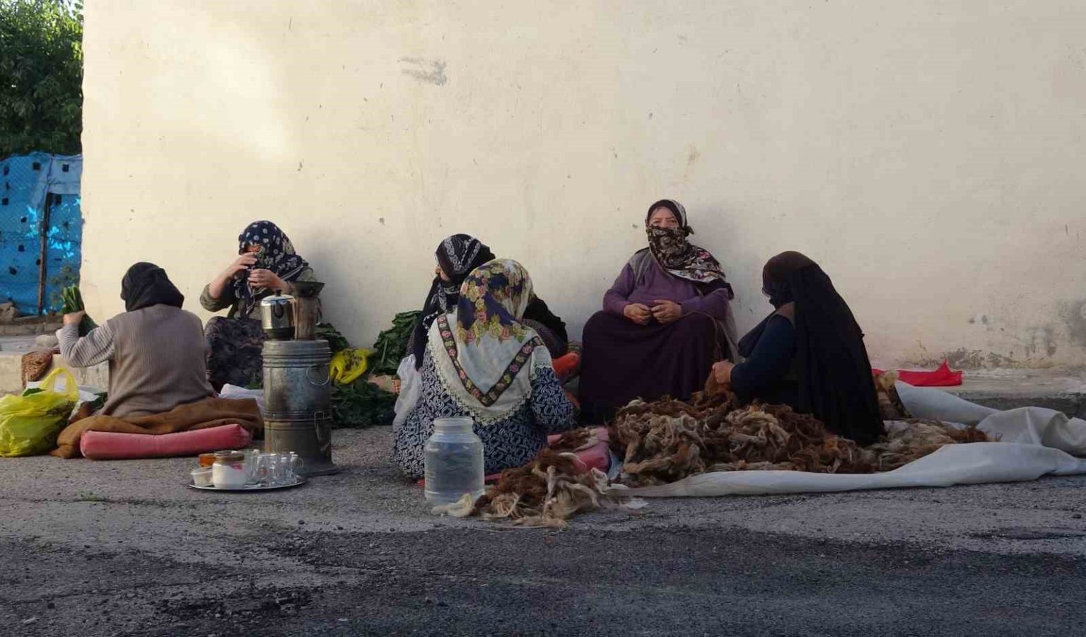 bayburtlu-kadinlarin-komsuluk-dayanismasi-kislik-hazirliklar-hep-bir-elden-imece-usuluyle-yapildi