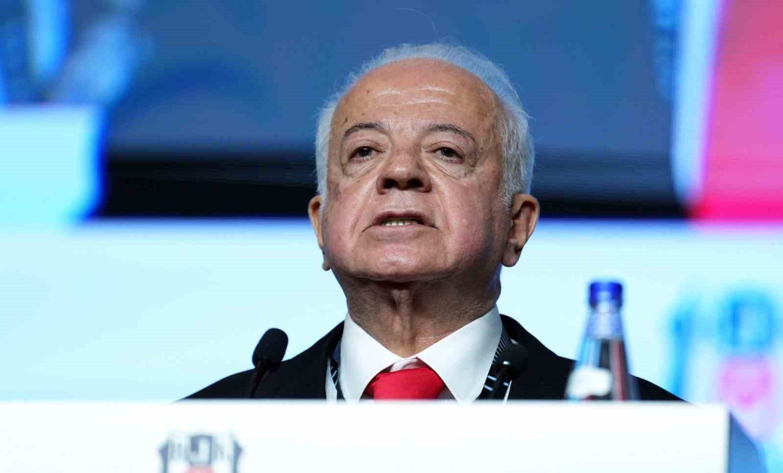 besiktasta-divan-baskani-adaylar-konusmalarini-gerceklestirdi