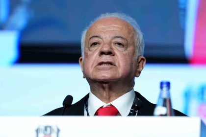 besiktasta-divan-baskani-adaylar-konusmalarini-gerceklestirdi