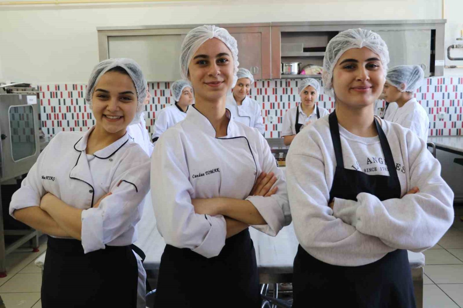 bir-ilcedeki-okullarin-yemek-ihtiyacini-bu-lise-karsiliyor-yillik-15-milyon-ciro-yapiyor