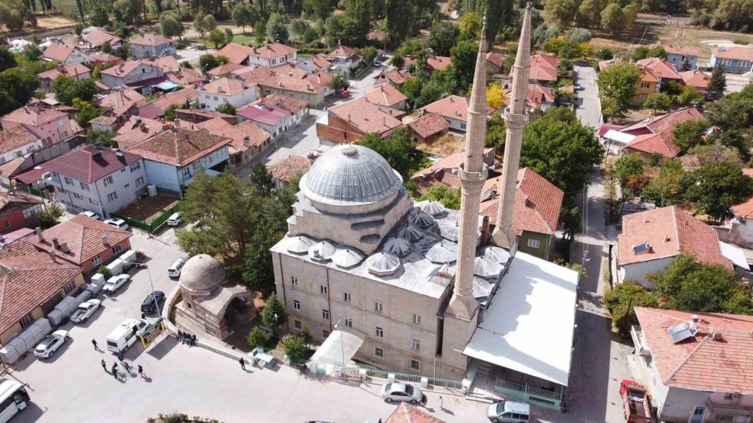 bozokun-sessiz-tanigi-16-yuzyildan-gunumuze-cerkez-bey-turbesi